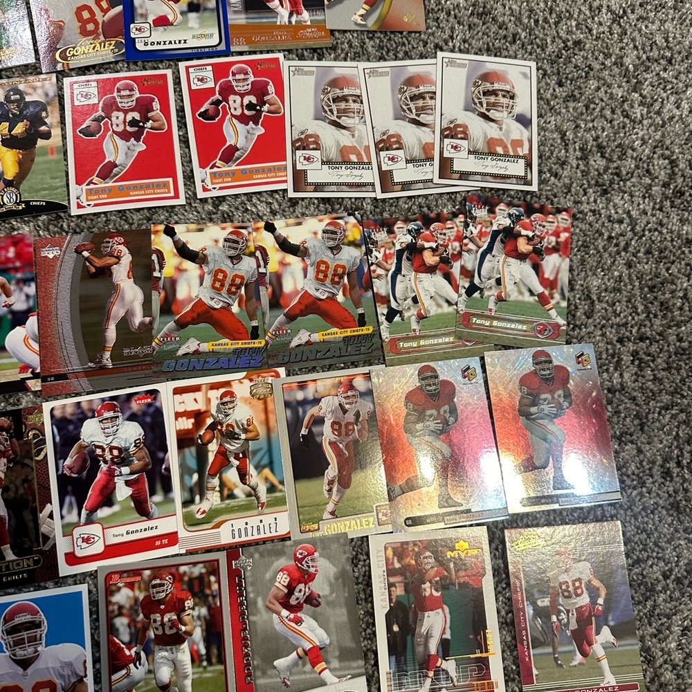 Lot of 83 Tony Gonzalez football cards Atlanta Falcons Kansas City Chiefs Rookie - Picture 5 of 10